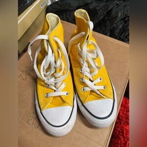 Like new yellow Converse